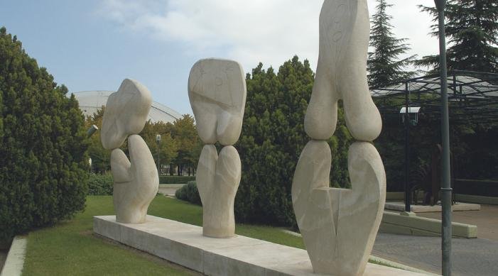 Descubre la escultura El Laberinto en Leganés: arte y naturaleza