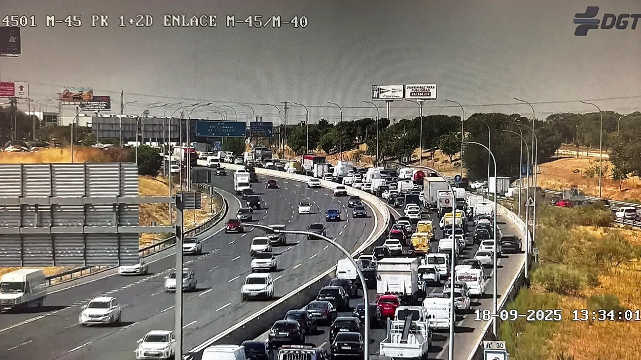 Accidente entre camión y turismo en M-40, Leganés, deja varios heridos leves y fuertes retenciones.