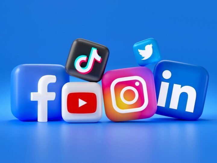 Generador de RSS FetchRSS: Crea feeds RSS de forma sencilla. Almacena tus feeds en la nube de manera segura. Actualización automática de contenidos. Genera RSS de redes sociales.