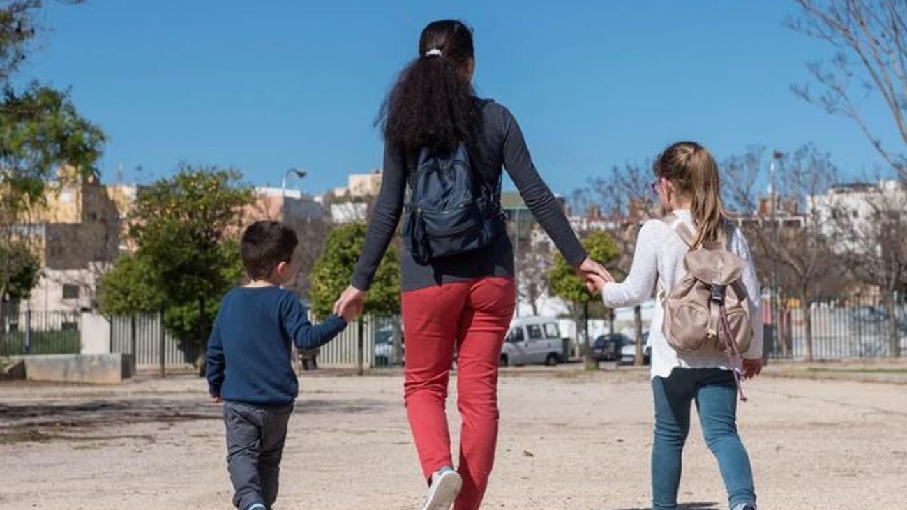 Ayuda con tarjetas de alimentos a familias desfavorecidas en Leganés
