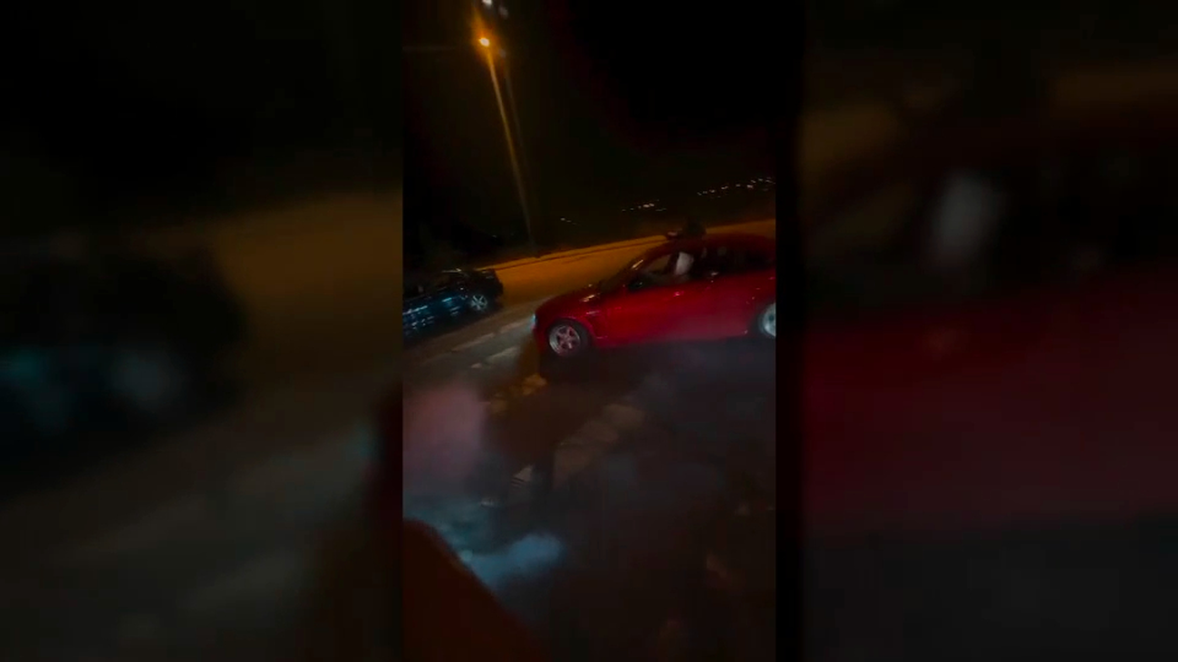 Más de 100 personas en una quedada disuelta por la Policía tras otro fin de semana de riesgo en Madrid.