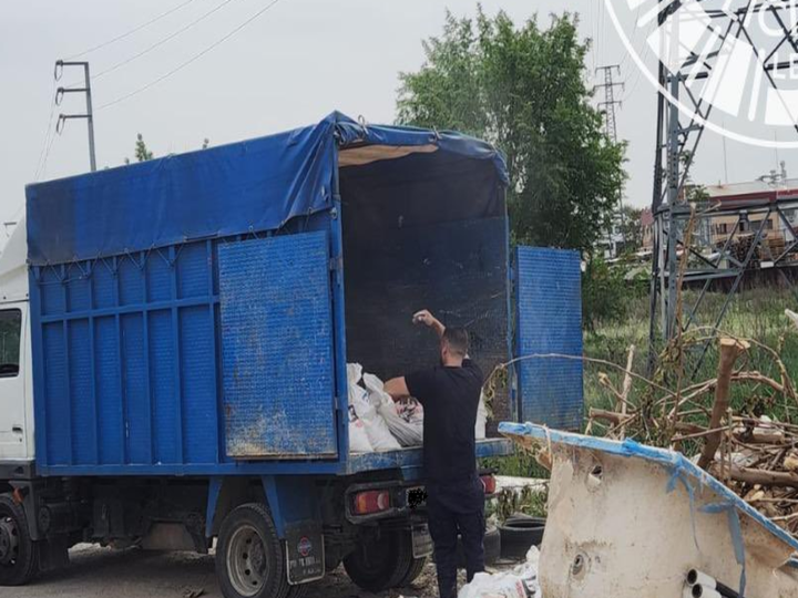 Hombre en Leganés obligado a recoger y llevarse 100 sacos de escombros que había tirado.