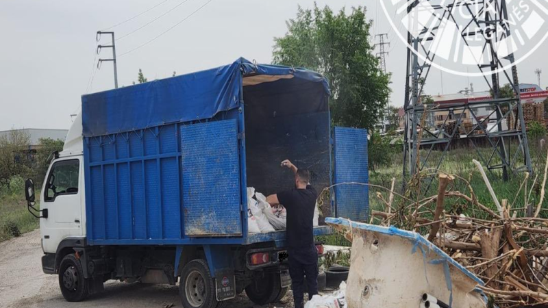 Hombre en Leganés obligado a recoger y llevarse 100 sacos de escombros que había tirado.
