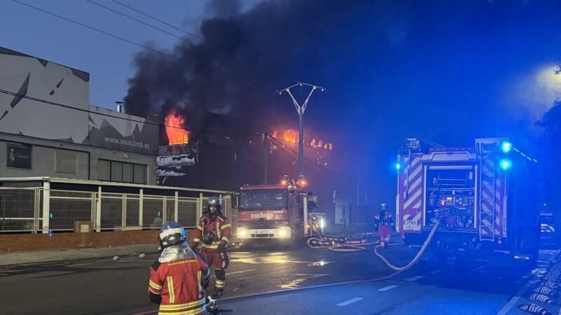 Leganés estabiliza incendio en nave industrial sin heridos ni daños colaterales