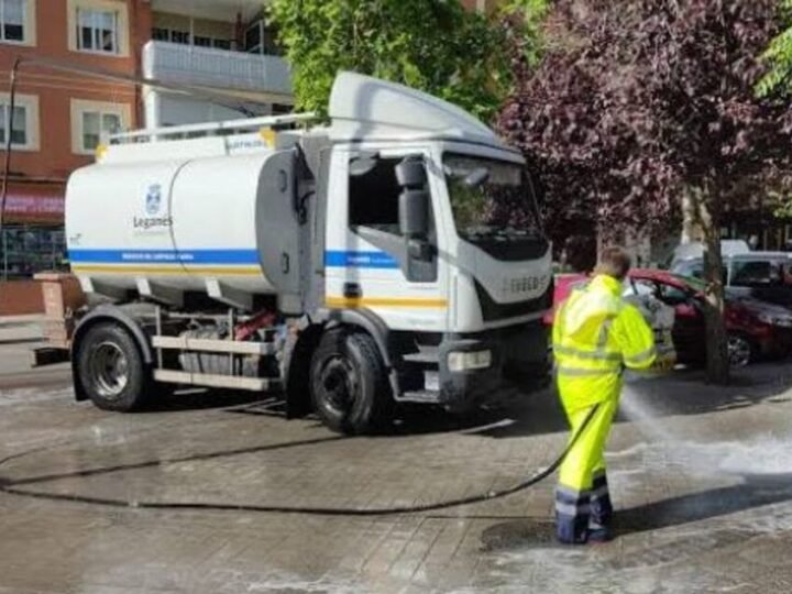 Dos personas resultan heridas tras una colisión entre un turismo y una barredora en Leganés