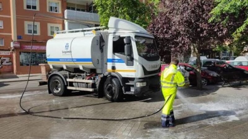 Dos personas resultan heridas tras una colisión entre un turismo y una barredora en Leganés